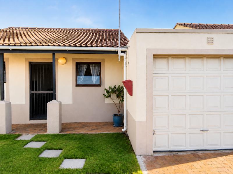 2 Bedroom Property for Sale in Somerset West Western Cape